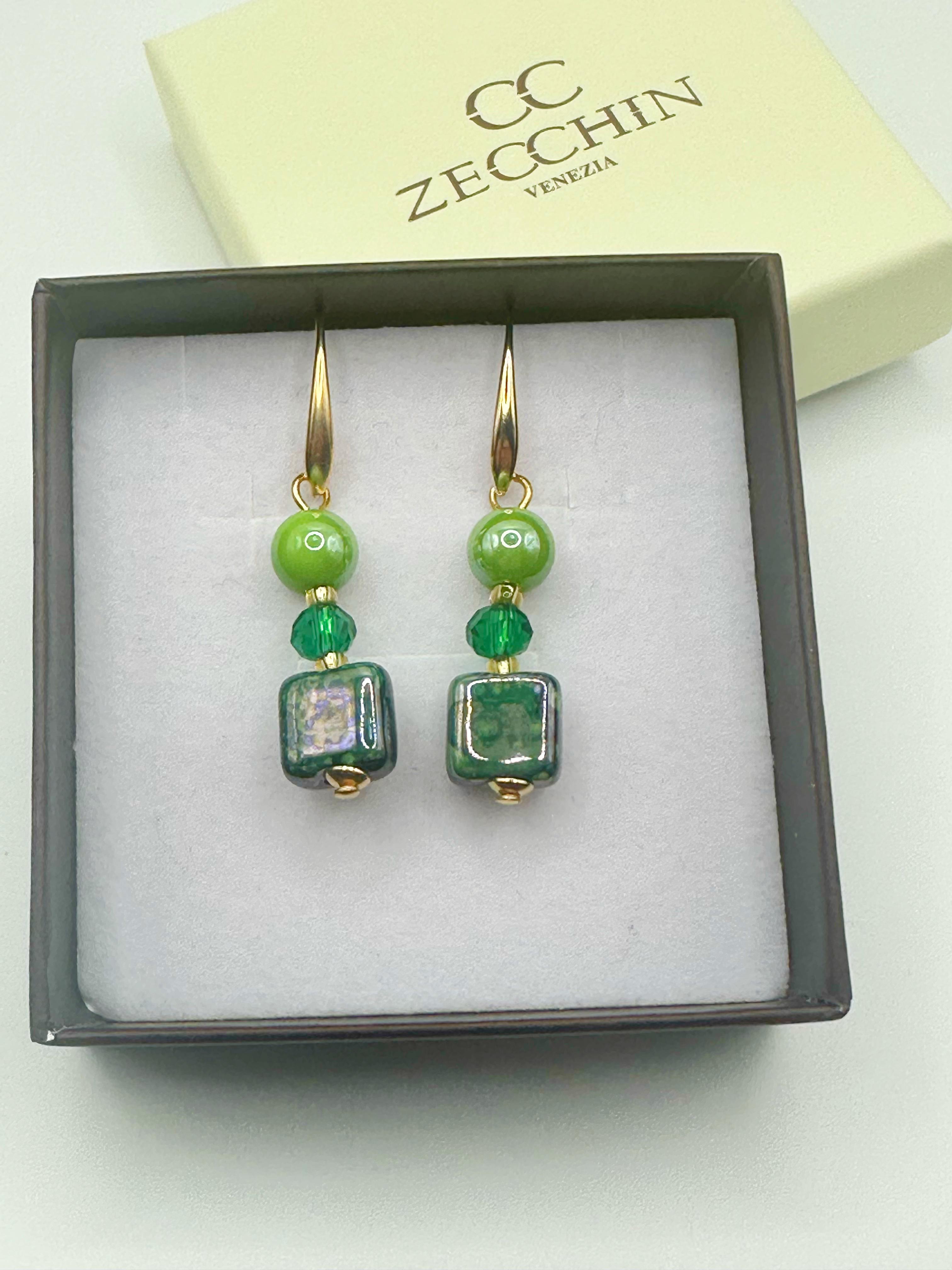 Orecchini Mikonos con perle cubiche in vetro di Murano, colore verde